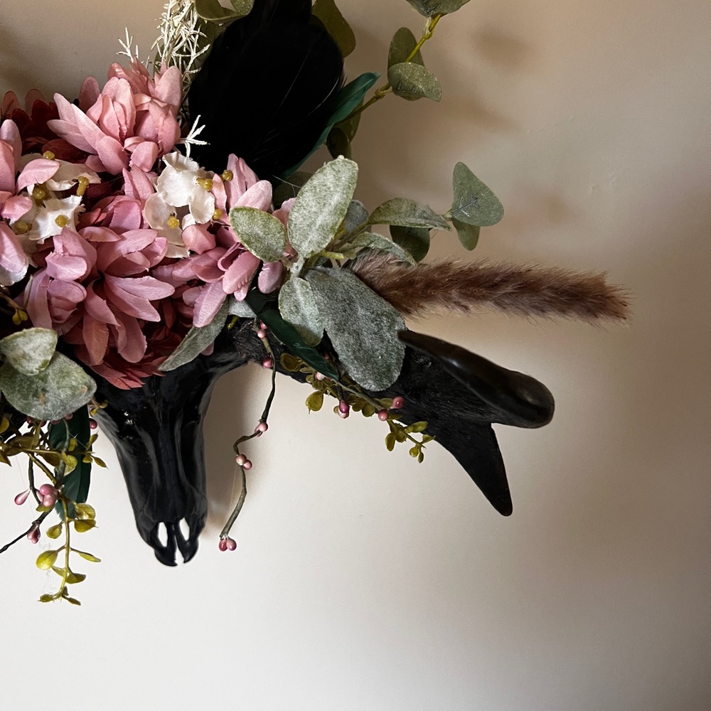 Black Floral Skull Wall Decor Coquette Gothic Western authentic skull 
Beautiful - Picture 6 of 14